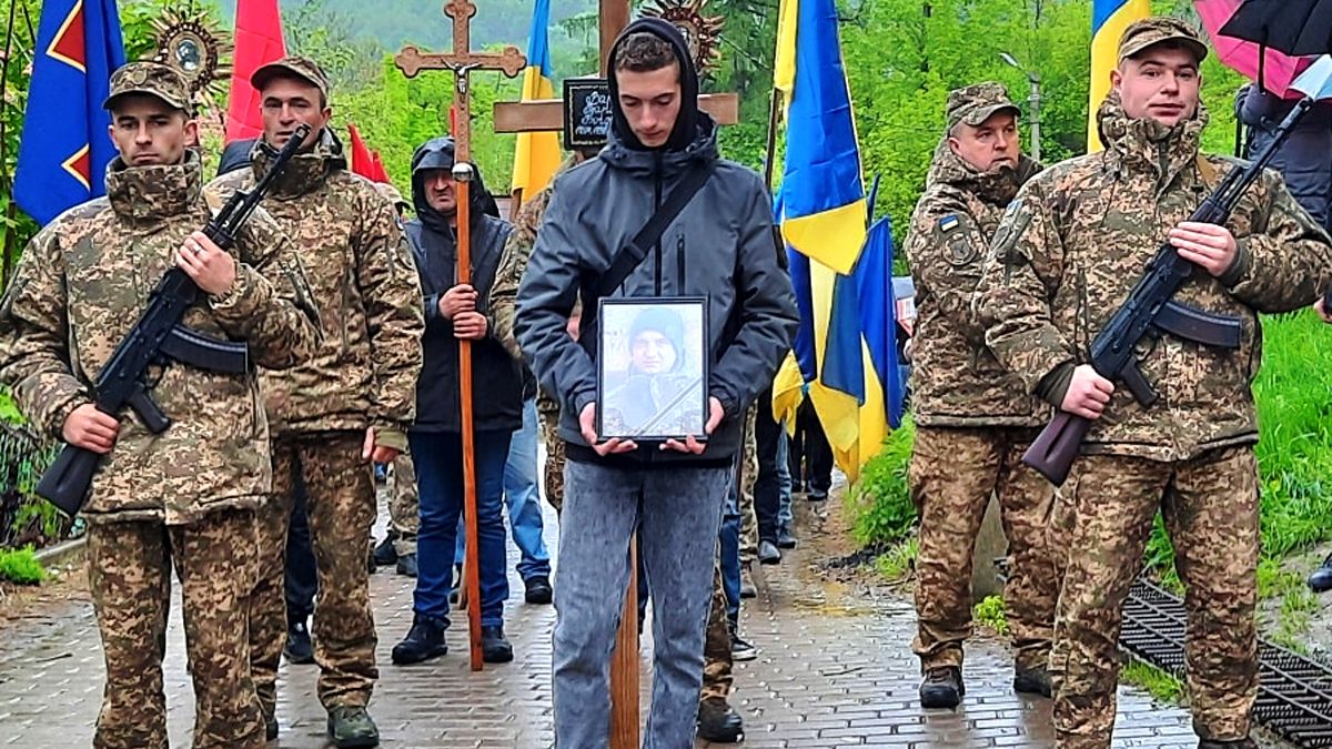 У Яремче відбувся чин похорону захисника Тарас Варцаби 3