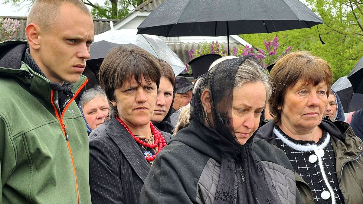 У селі Острівець, що на Городенківщині, відкрили Алею Героїв 8