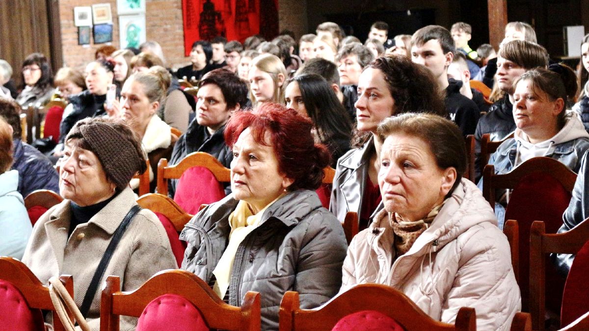 У коломийській філармонії пройшов концерт для матерів та дружин військовослужбовців 6