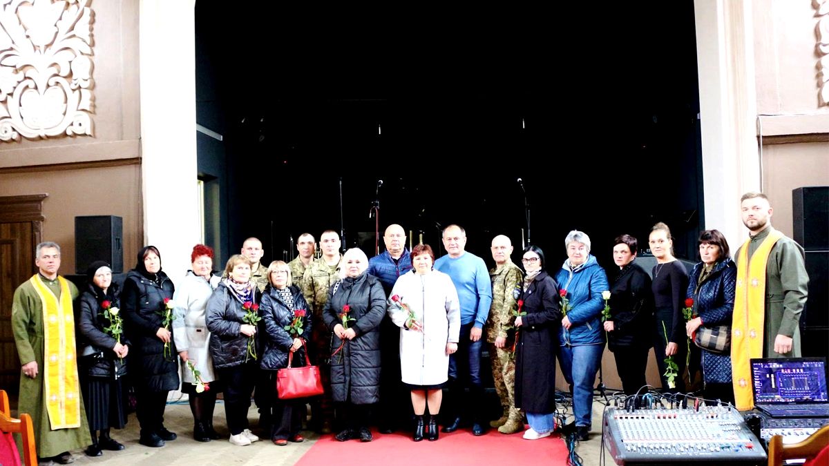 У коломийській філармонії пройшов концерт для матерів та дружин військовослужбовців 7