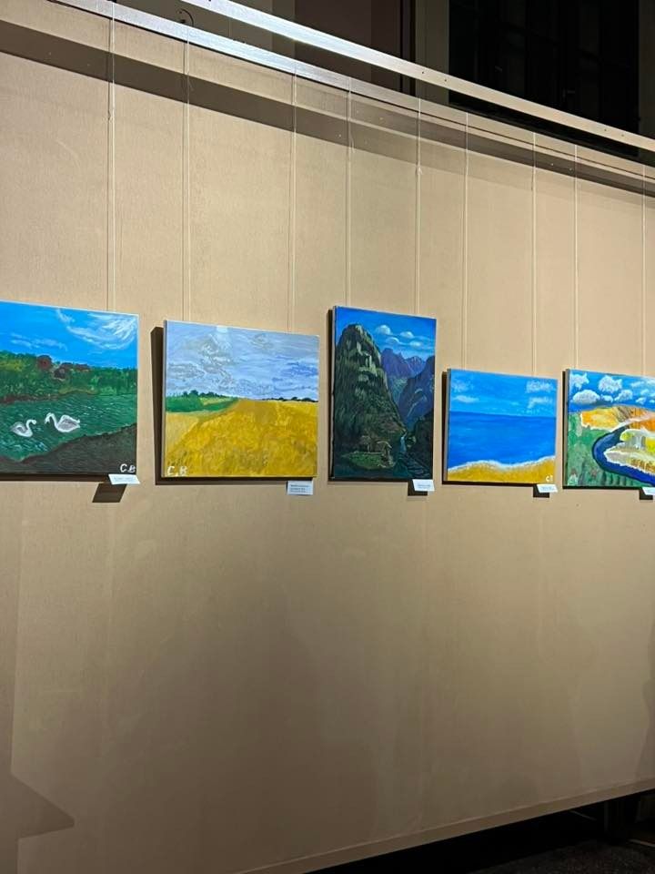 Втратив обидві руки, але зберіг силу творити й надихати: на Прикарпатті відкрили виставку ветерана ЗСУ 5