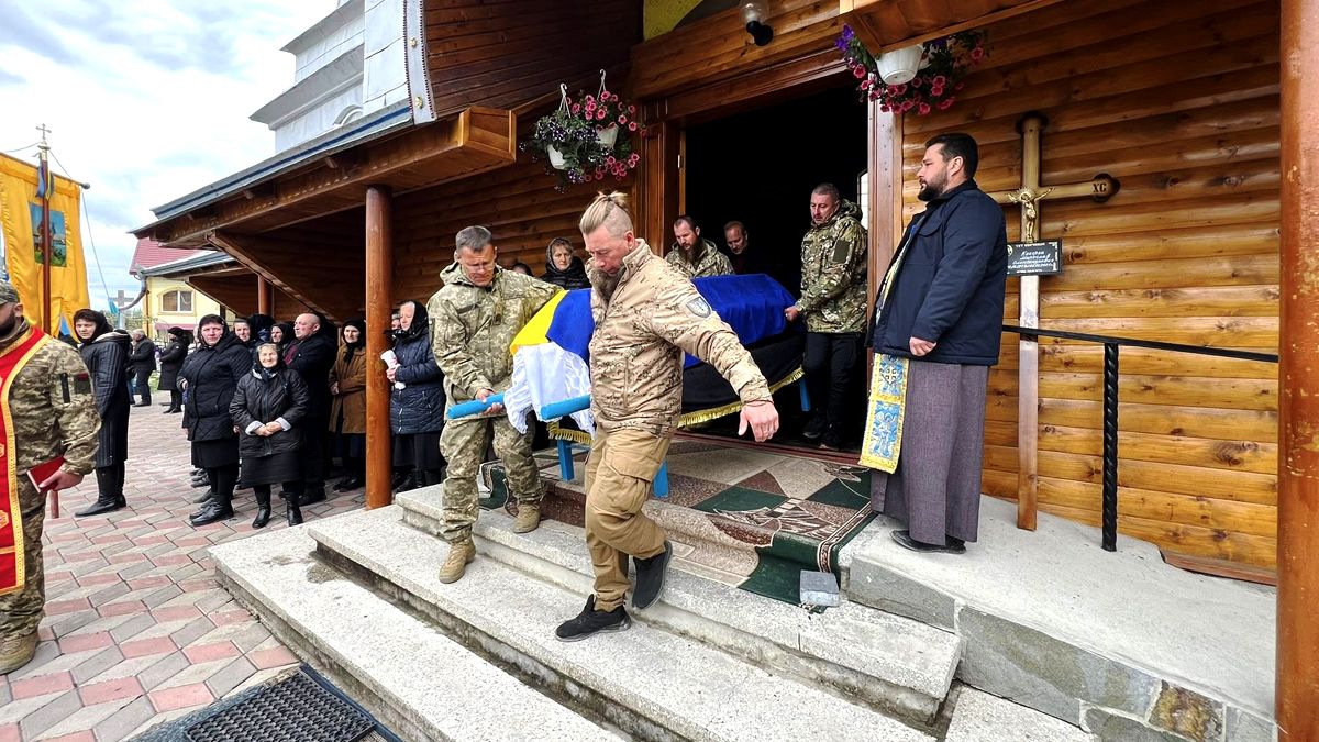 На Городенківщині попрощалися з загиблим воїном Мирославом Кочергою 7