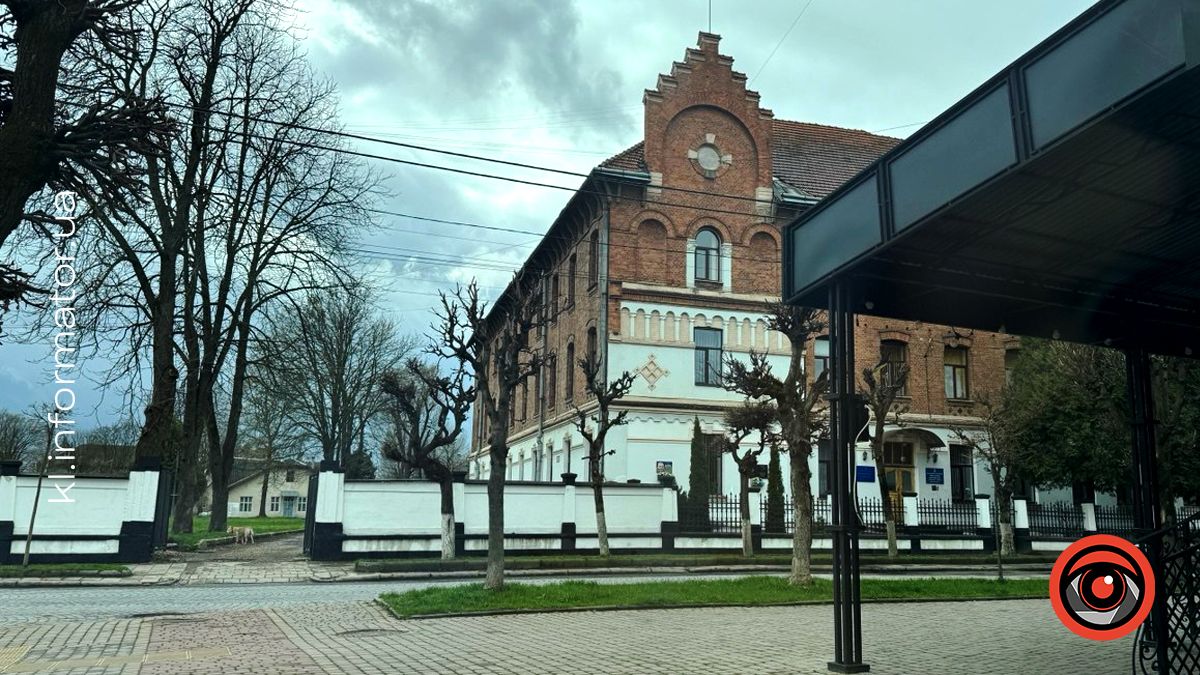 На фасаді гімназії ім. Михайла Грушевського хочуть встановити пам'ятну дошку Андрею Шептицькому