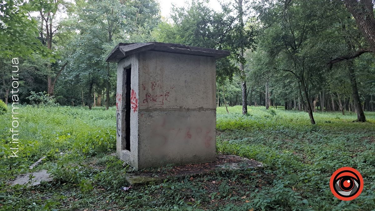 Щонайменше 14 шкіл Прикарпаття з туалетами на вулиці