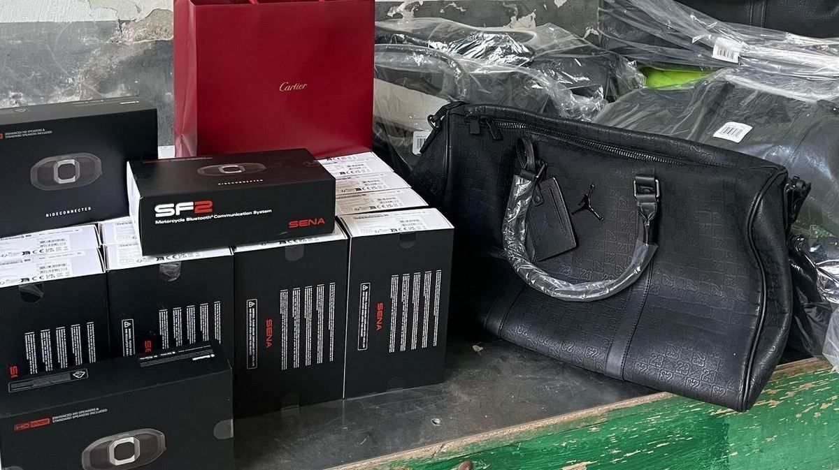 Брендових речей та медикаментів на 600 тис грн спробував незаконно ввезти прикарпатець 2