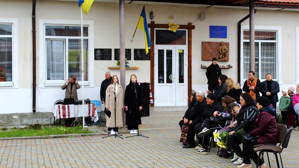 У Делятинській громаді відкрили меморіальні дошки Оресту Римаруку та Артему Самойленку 1