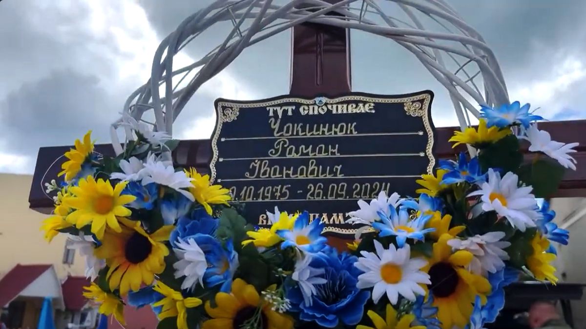 У Косові зустріли скорботний кортеж з тілом Романа Чокинюка 1