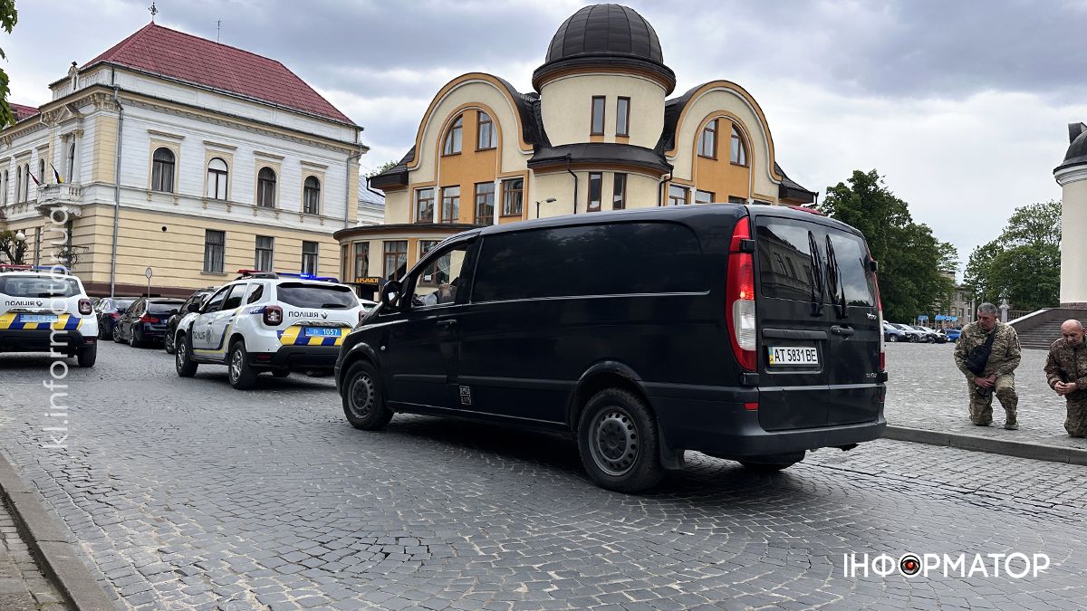 На вічний спочинок до Коломиї повернувся воїн Віктор Балатюк 2