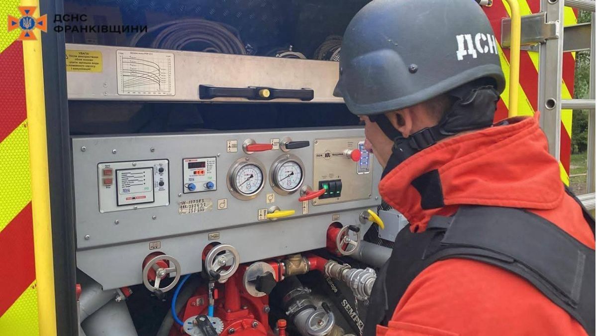 Внаслідок атаки БпЛА на Івано-Франківщині спалахнула пожежа 1