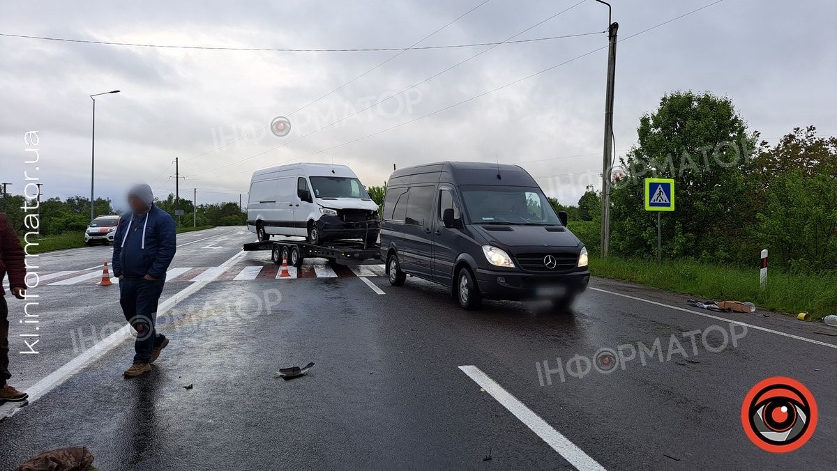 Під Коломиєю у автотрощі пошкоджено одразу 4 авто 6