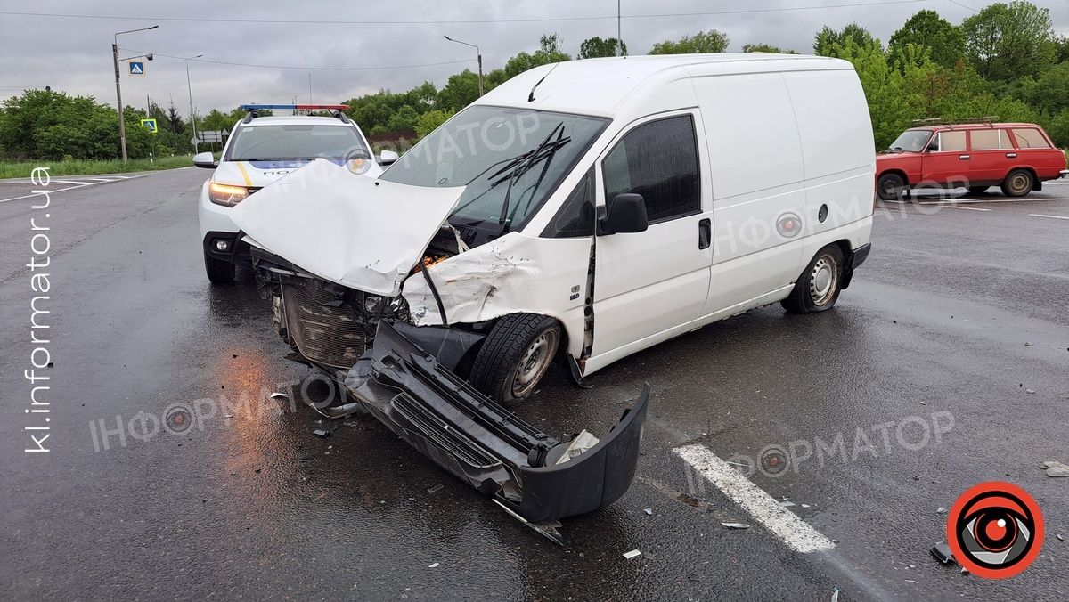 Під Коломиєю у автотрощі пошкоджено одразу 4 авто 3