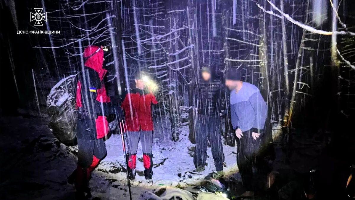 Покликали на допомогу зі смартгодинника: двоє туристів заблукали на Верховинщині 1