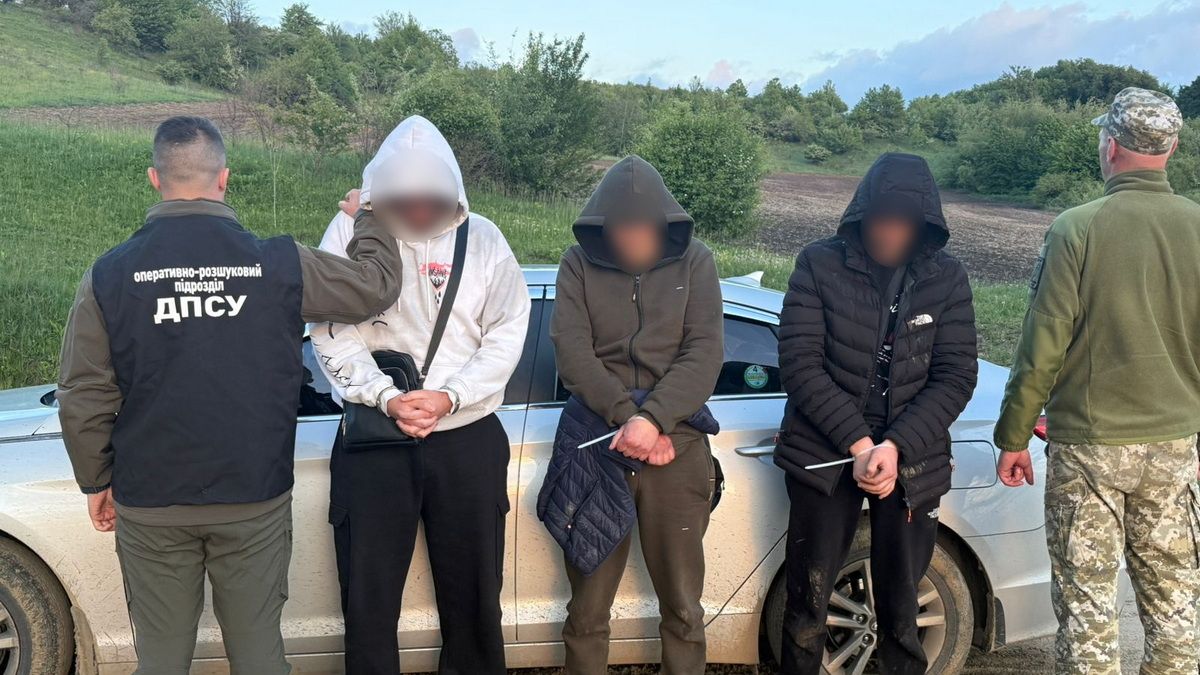 За переправлення до Румунії прикарпатець мав заплатити 7,5 тисяч $: його та організатора схеми затримали
