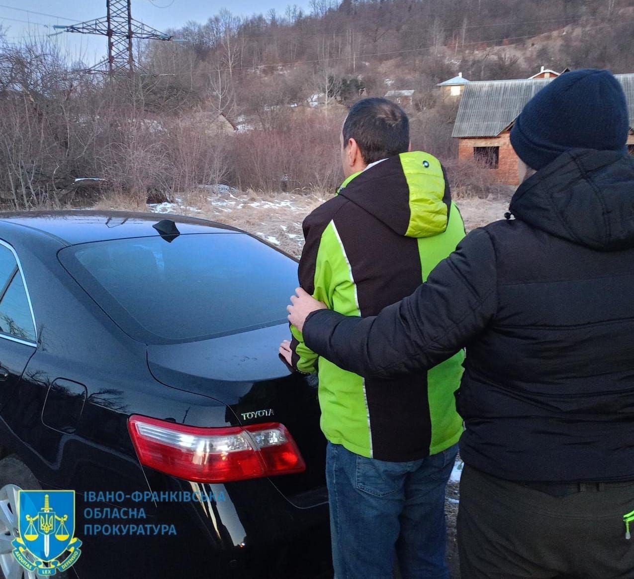 Двоє мешканців Коломийщини організували схему незаконного переправлення чоловіків за кордон 1