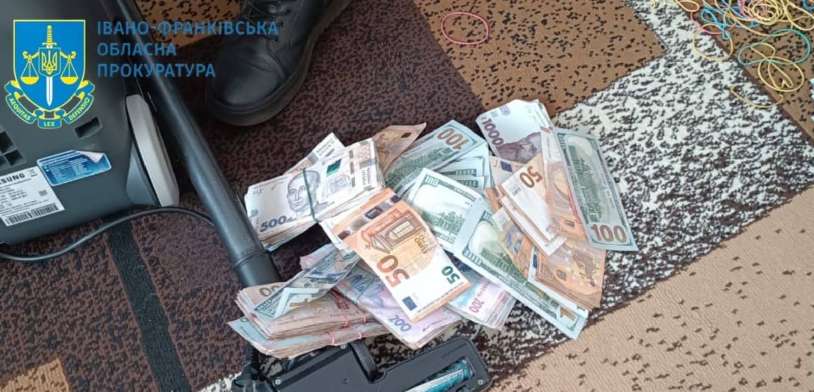 Двоє мешканців Коломийщини організували схему незаконного переправлення чоловіків за кордон 2