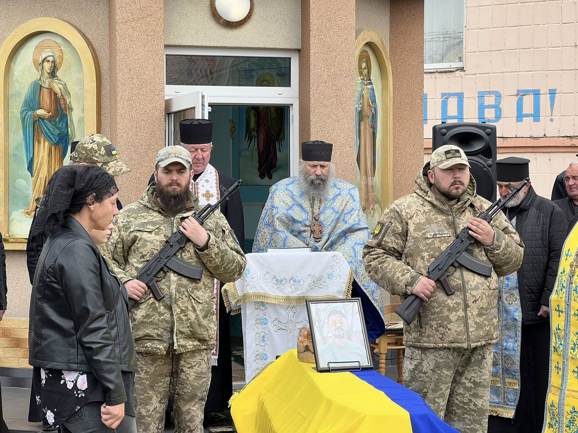 У Городенківській громаді провели в останню дорогу померлого воїна Віктора Соколова 7