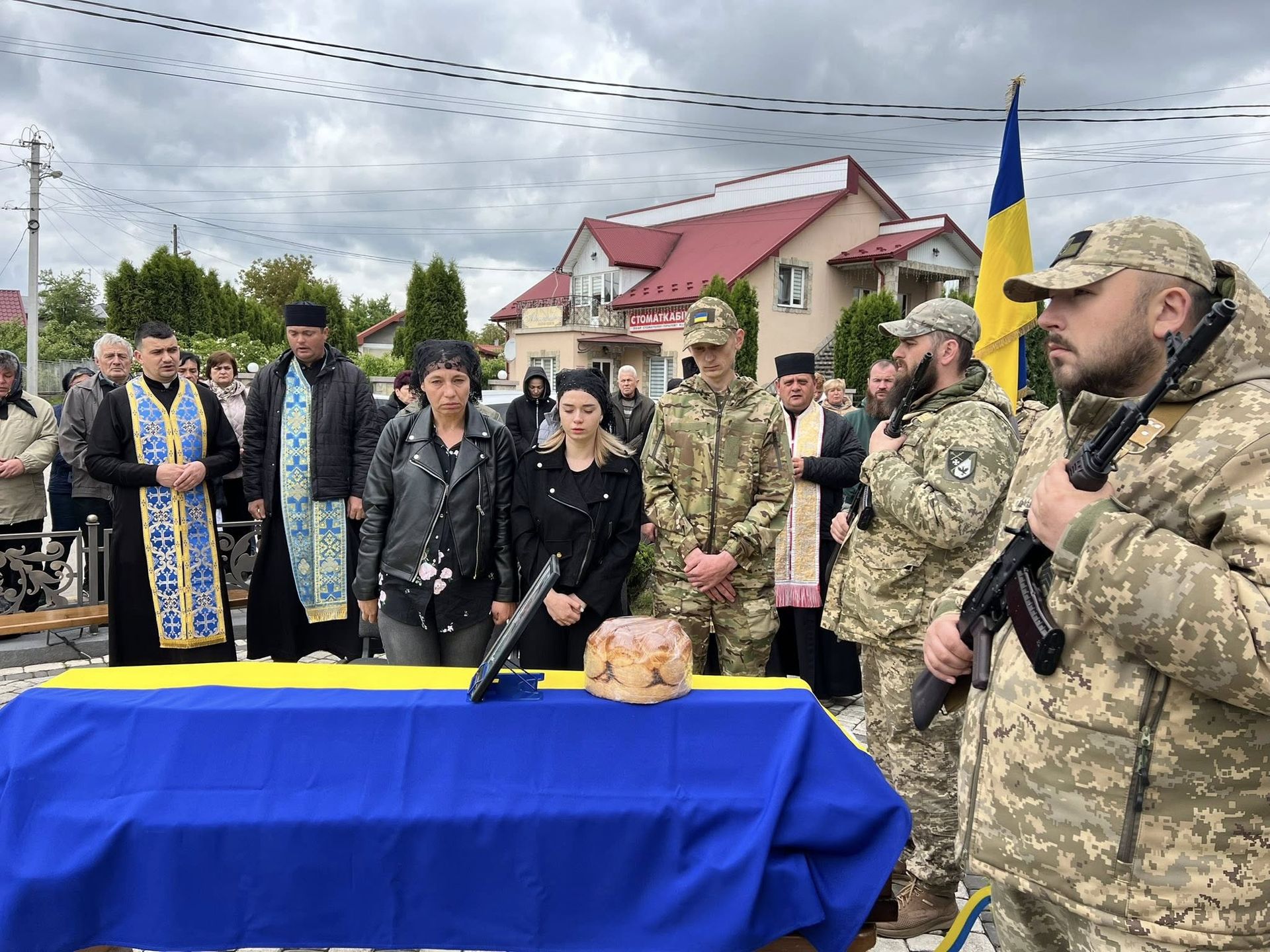 У Городенківській громаді провели в останню дорогу померлого воїна Віктора Соколова 8