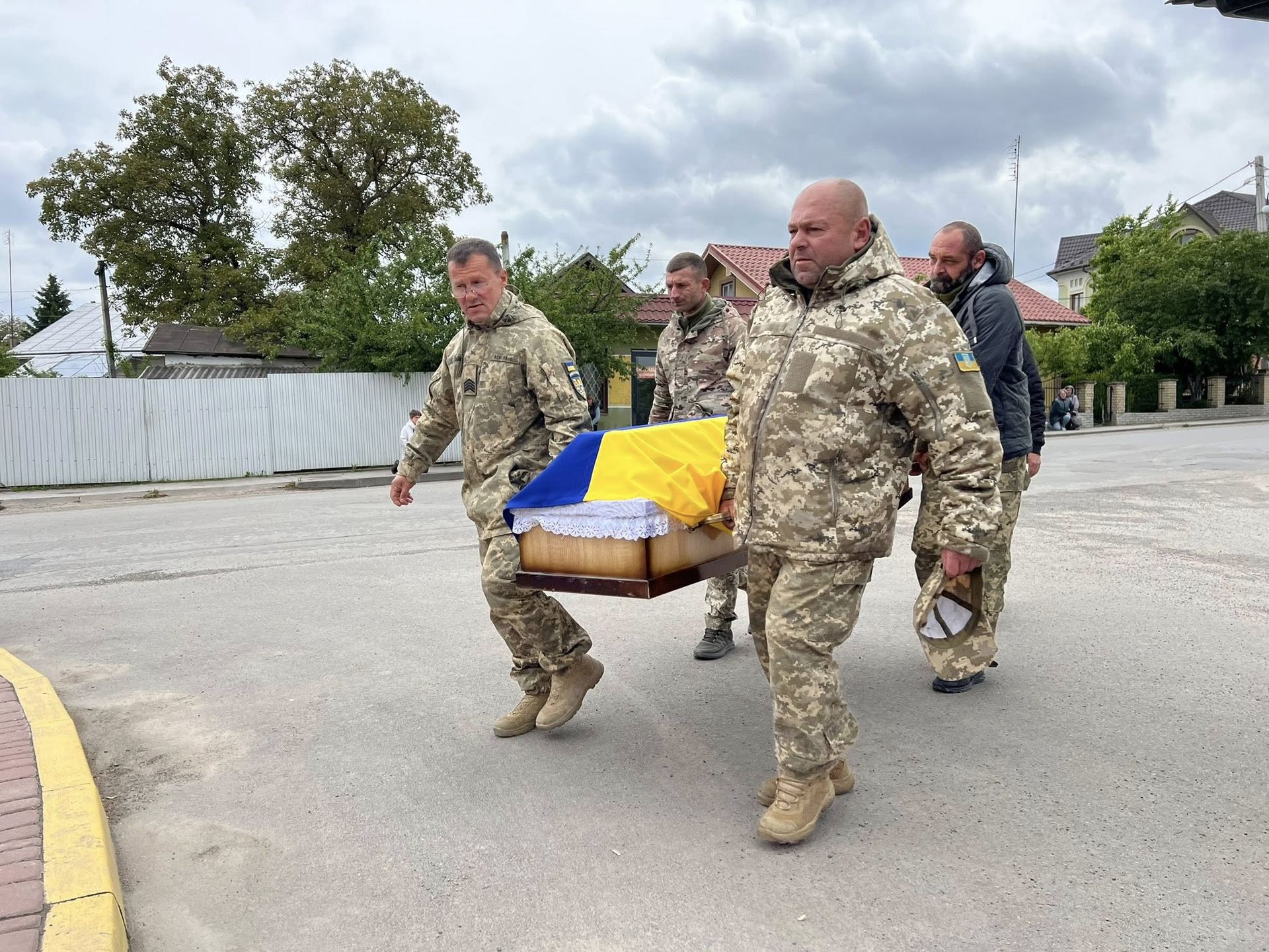 У Городенківській громаді провели в останню дорогу померлого воїна Віктора Соколова 6
