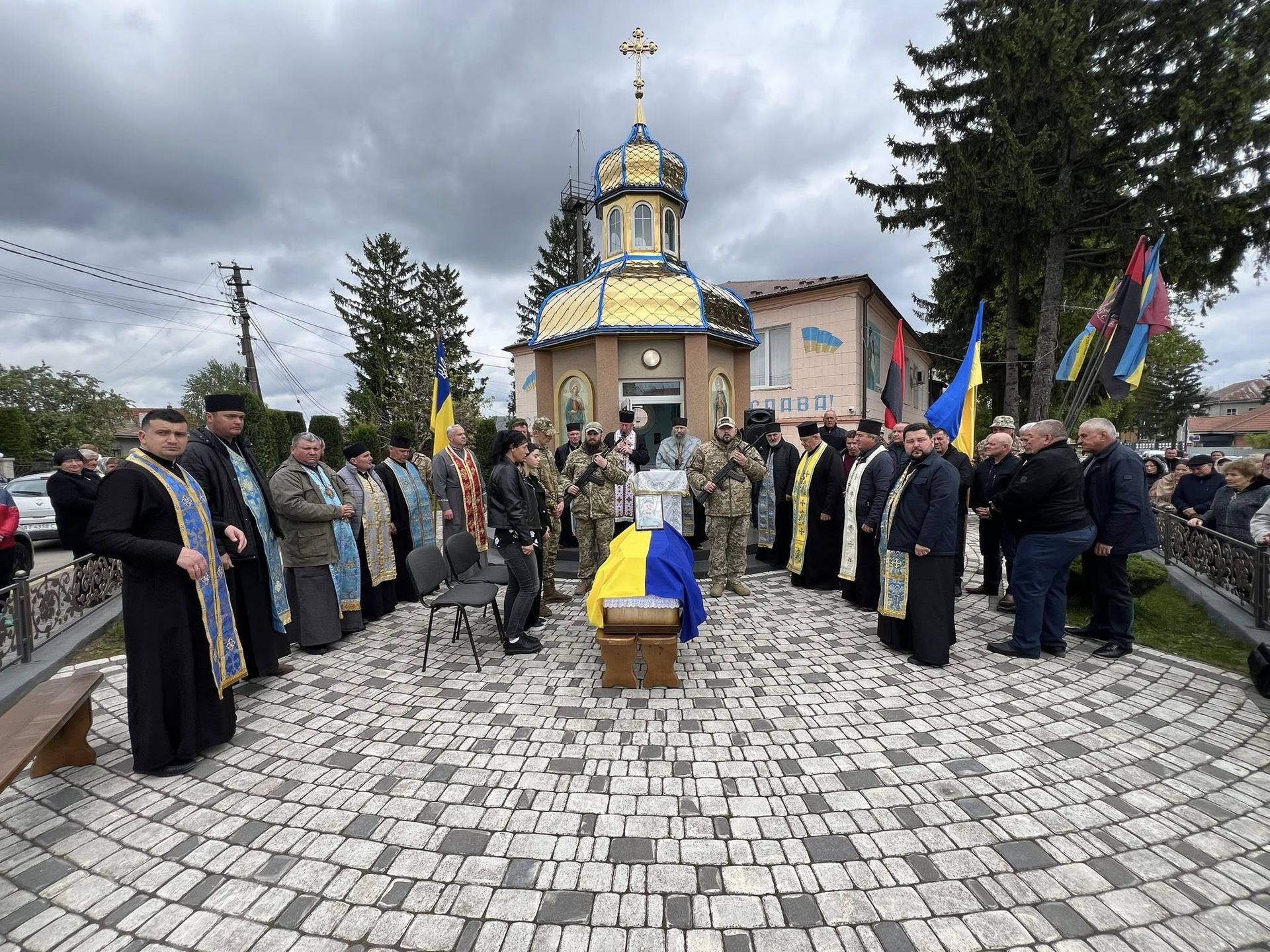 У Городенківській громаді провели в останню дорогу померлого воїна Віктора Соколова 5