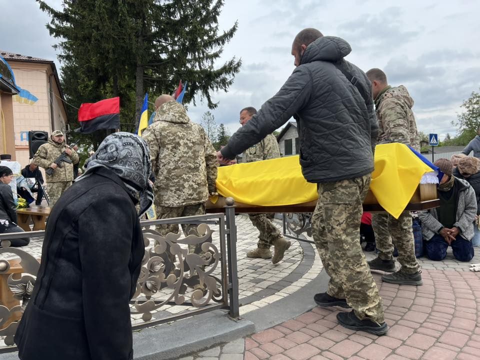 У Городенківській громаді провели в останню дорогу померлого воїна Віктора Соколова 4