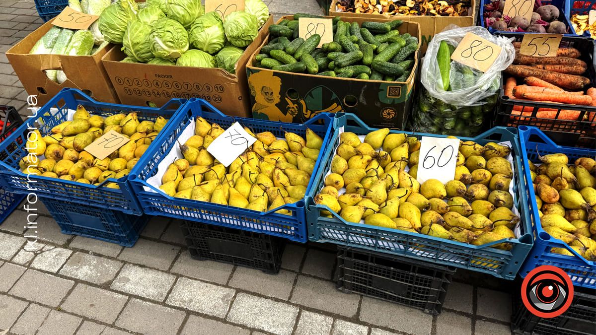 Полуниця трохи здешевшала: які ціни на фрукти у Коломиї 3