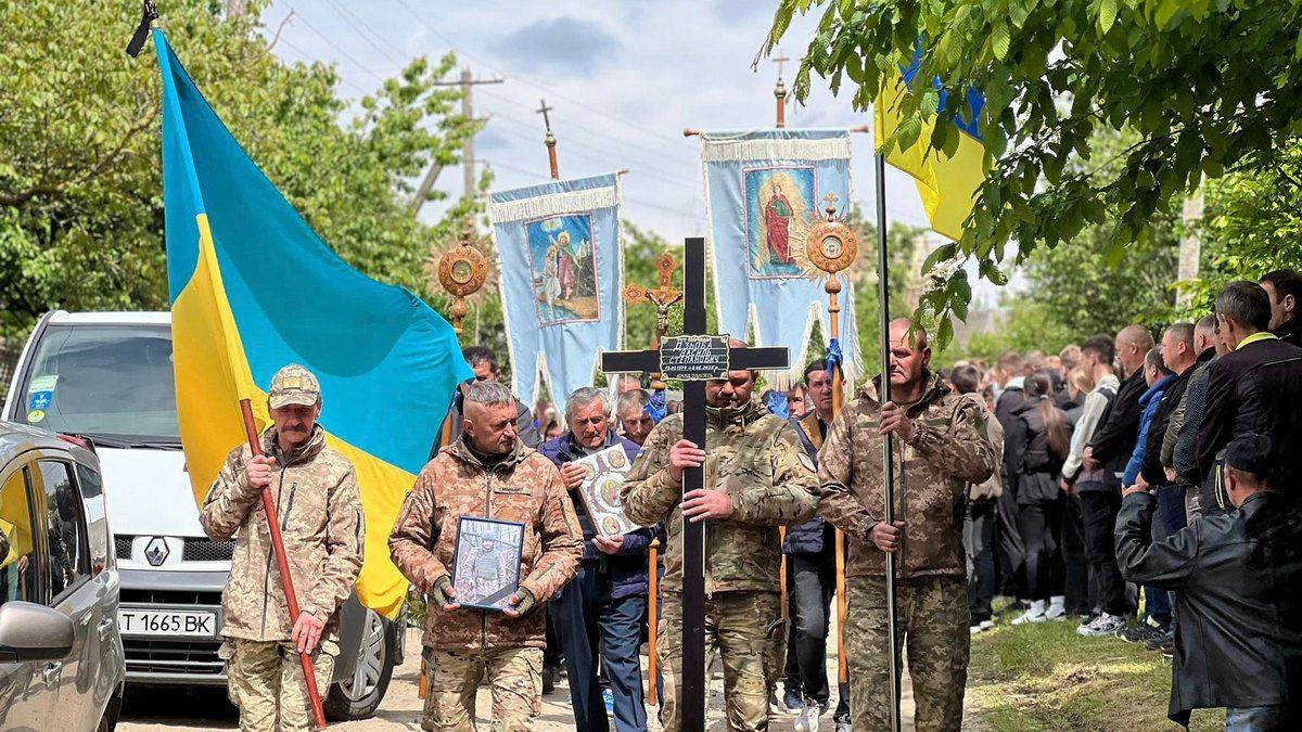 У Лісному Хлібичині на вічний спочинок провели Героя Василя Дзьобу