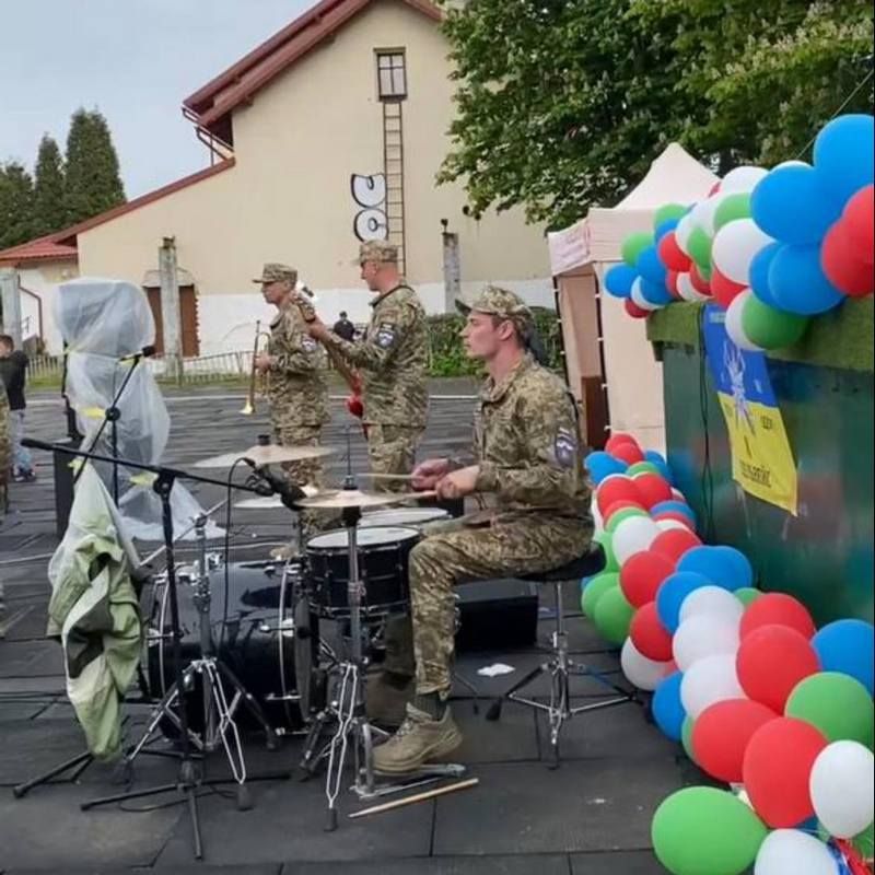 Як у Коломиї пройшла етно-вечірка "Вишиванка Vibe". Фото 9