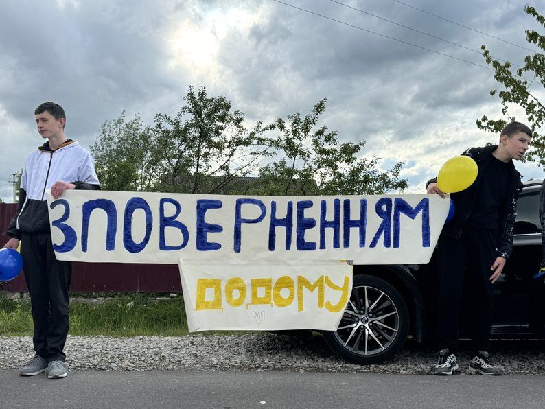На Надвірнянщині зустріли воїна Олександра Складановського, який понад два роки пробув у полоні 2