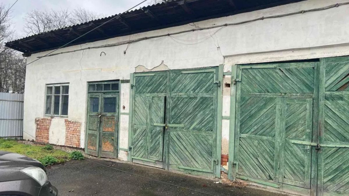 Гаражі біля прокуратура влада Коломиї продає з молотка 1