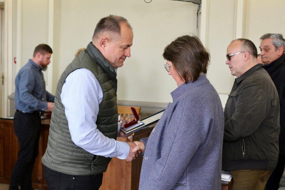 Відзнаки "Почесний громадянин міста Коломиї" вручили рідним полеглих захисників 1