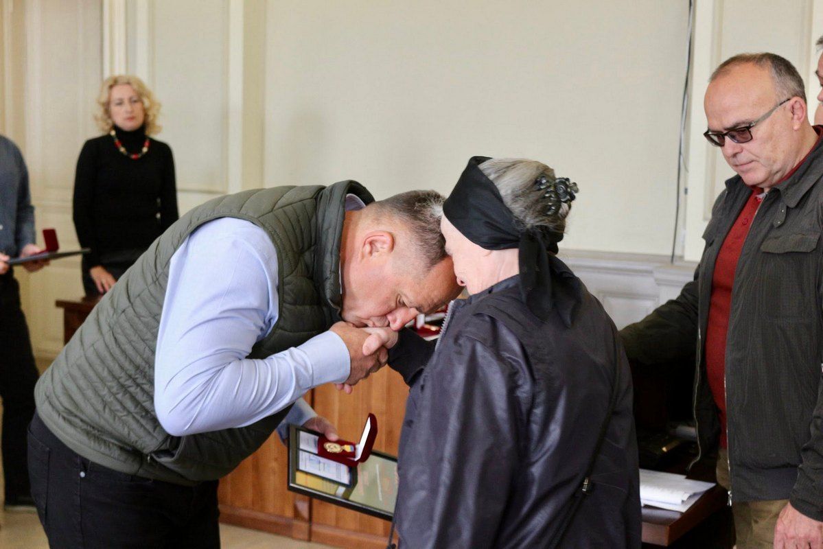 Відзнаки "Почесний громадянин міста Коломиї" вручили рідним полеглих захисників 4