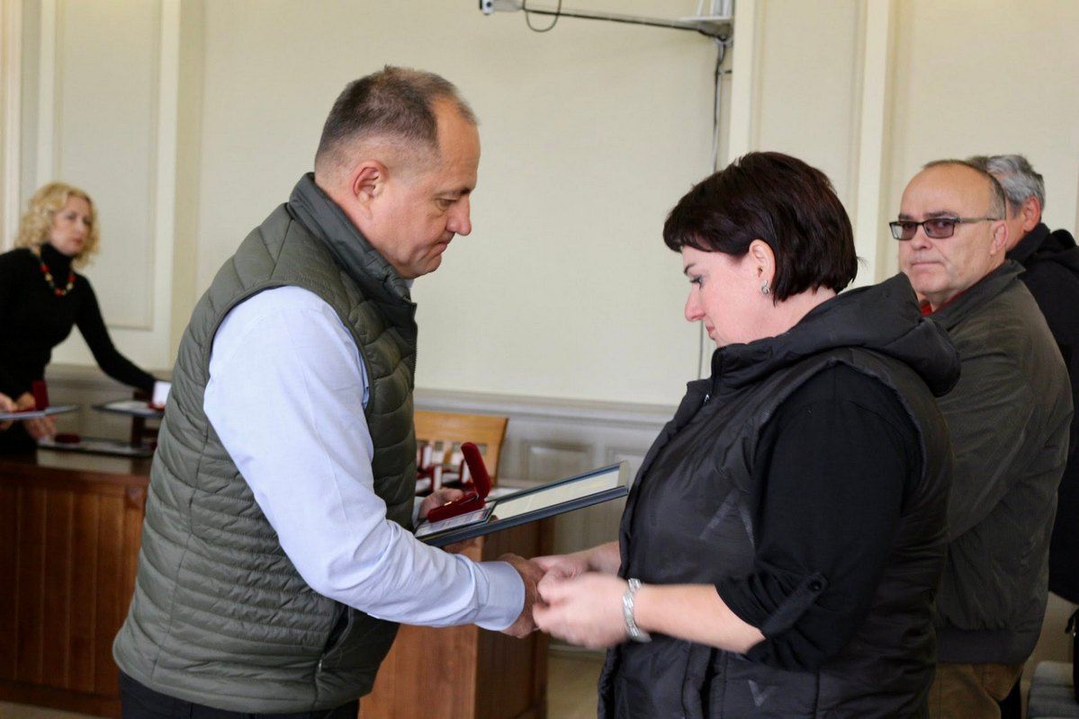 Відзнаки "Почесний громадянин міста Коломиї" вручили рідним полеглих захисників 7