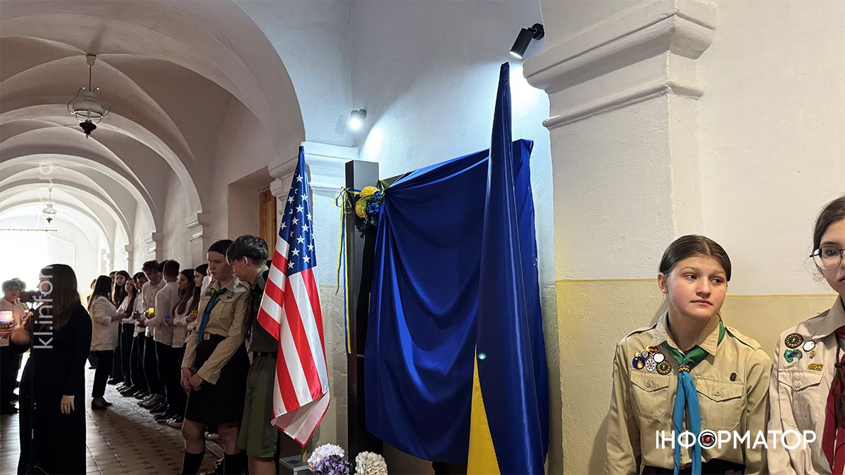 У Коломийській гімназії ім.Грушевського відкрили меморіали в пам'ять про трьох випускників 7