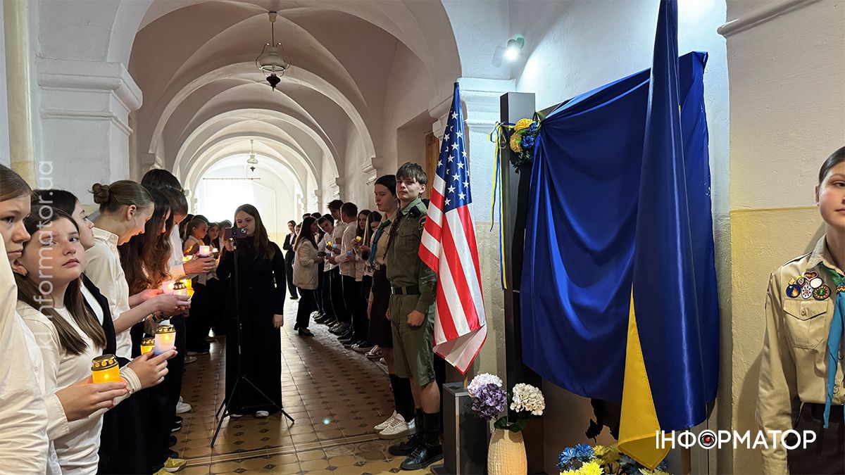 У Коломийській гімназії ім.Грушевського відкрили меморіали в пам'ять про трьох випускників 5