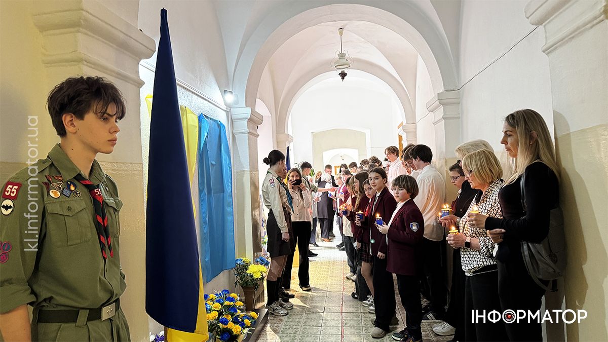 У Коломийській гімназії ім.Грушевського відкрили меморіали в пам'ять про трьох випускників 3