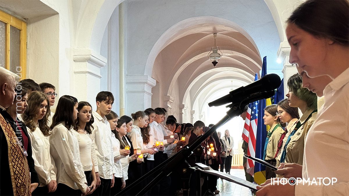 У Коломийській гімназії ім.Грушевського відкрили меморіали в пам'ять про трьох випускників 2