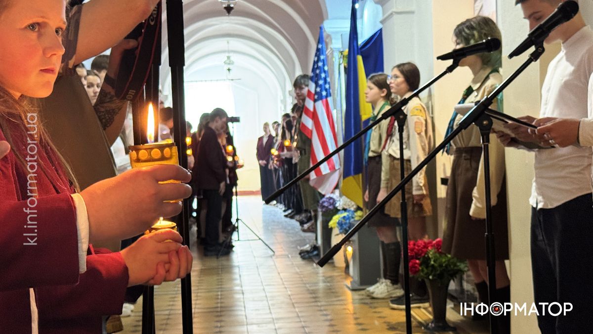 У Коломийській гімназії ім.Грушевського відкрили меморіали в пам'ять про трьох випускників 1