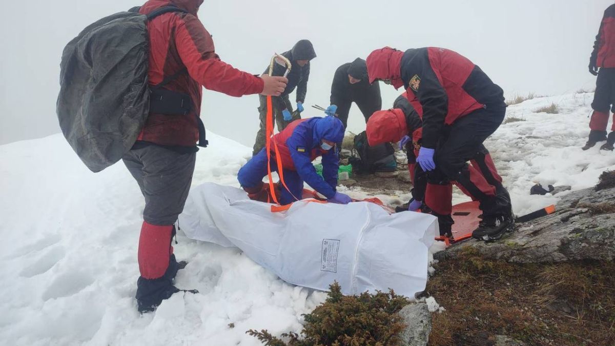 Тіло чоловіка виявила група туристів біля вершини гори Піп Іван 1