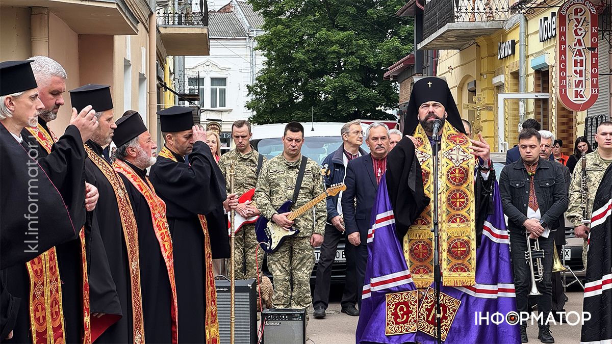 В пам'ять про усіх захисників: у Коломиї відслужили панахиду до Дня Героїв 9