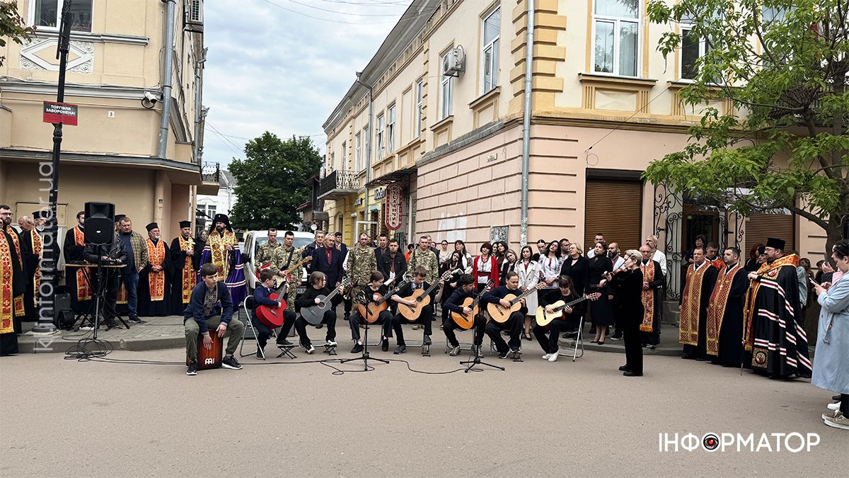 В пам'ять про усіх захисників: у Коломиї відслужили панахиду до Дня Героїв 10