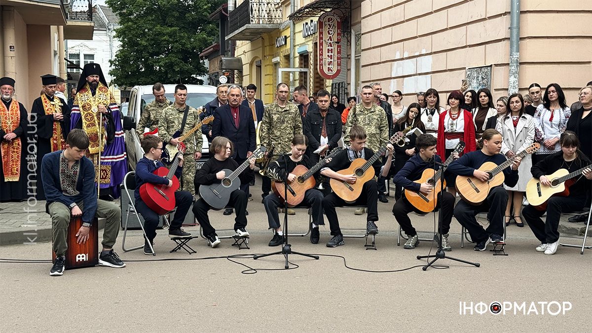 В пам'ять про усіх захисників: у Коломиї відслужили панахиду до Дня Героїв 11
