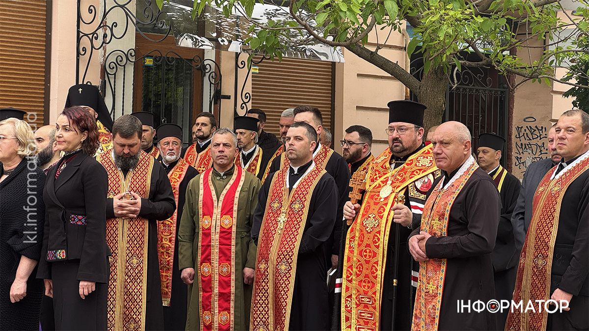 В пам'ять про усіх захисників: у Коломиї відслужили панахиду до Дня Героїв 6