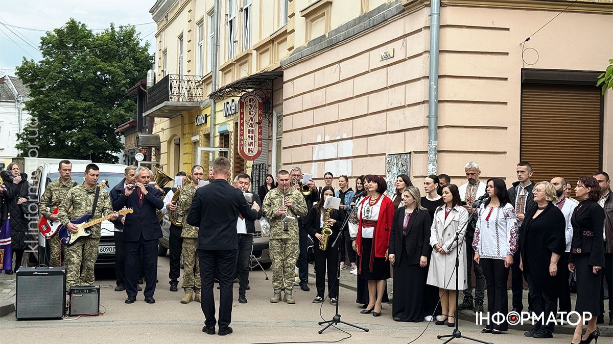 В пам'ять про усіх захисників: у Коломиї відслужили панахиду до Дня Героїв 4