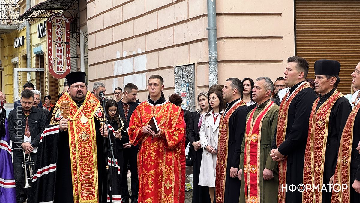 В пам'ять про усіх захисників: у Коломиї відслужили панахиду до Дня Героїв 8