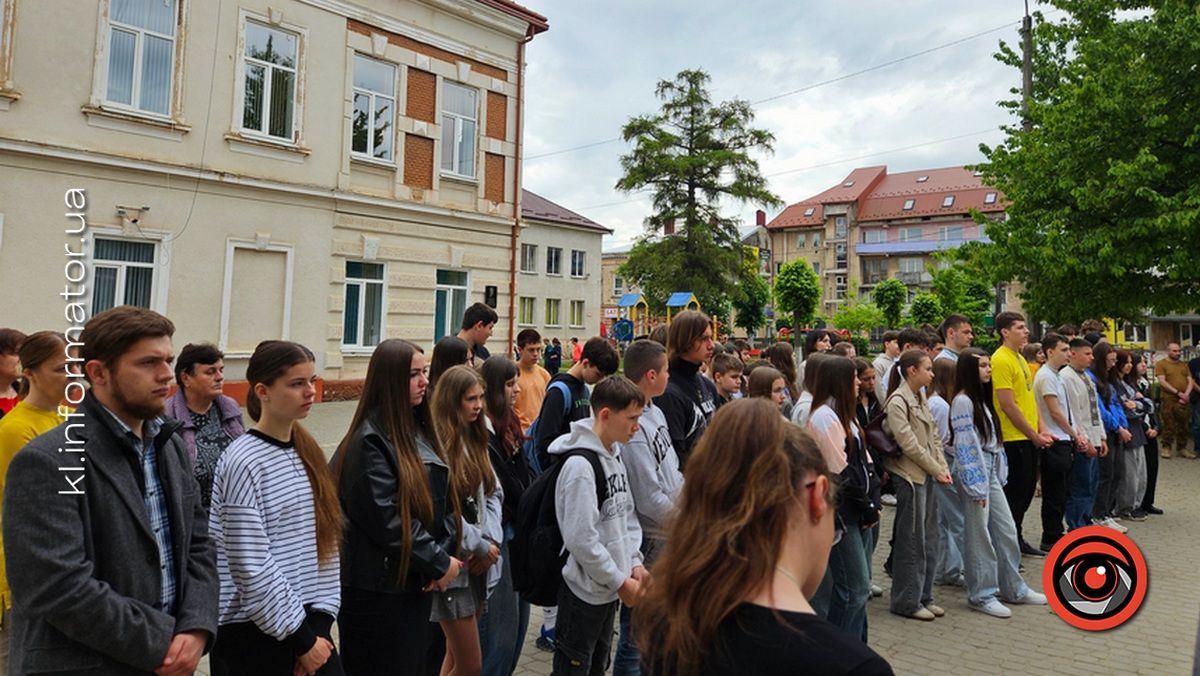 На фасаді Коломийського ліцею №5 відкрили меморіальну дошку захиснику Юрію Титинюку 6