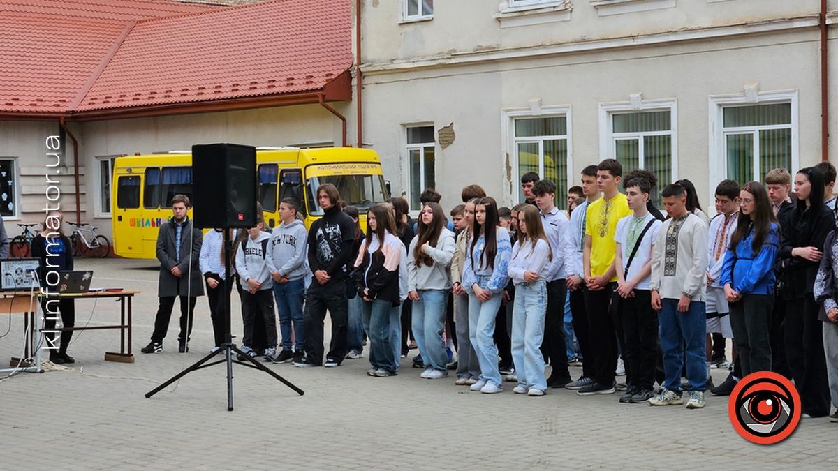 На фасаді Коломийського ліцею №5 відкрили меморіальну дошку захиснику Юрію Титинюку 5