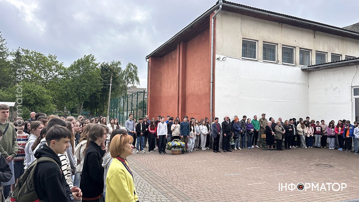 На стінах Коломийського ліцею №4 відкрили пам'ятну дошку Сергію Ціммерману 6