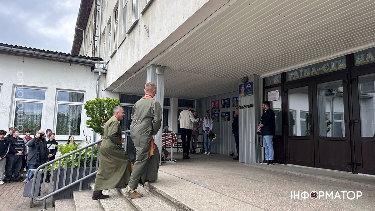 На стінах Коломийського ліцею №4 відкрили пам'ятну дошку Сергію Ціммерману 7