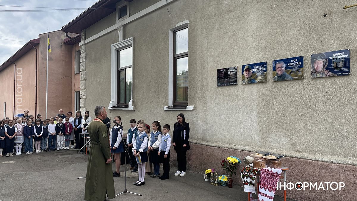 У День Героїв у Коломиї відкрили меморіал полеглому воїну Руслану Возному 8