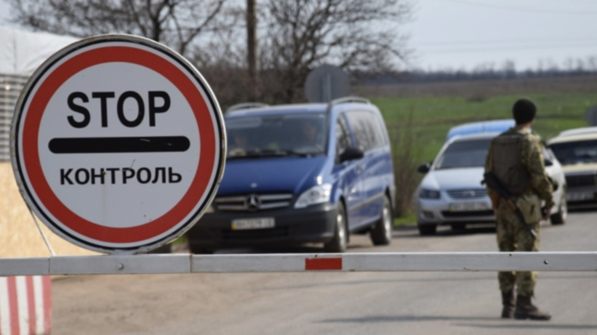 Мешканки Прикарпаття підробили медичні довідки, щоб вивезти своїх синів за кордон